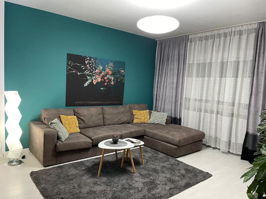 Modern Apartment At Train Station Tiranë Luaran gambar